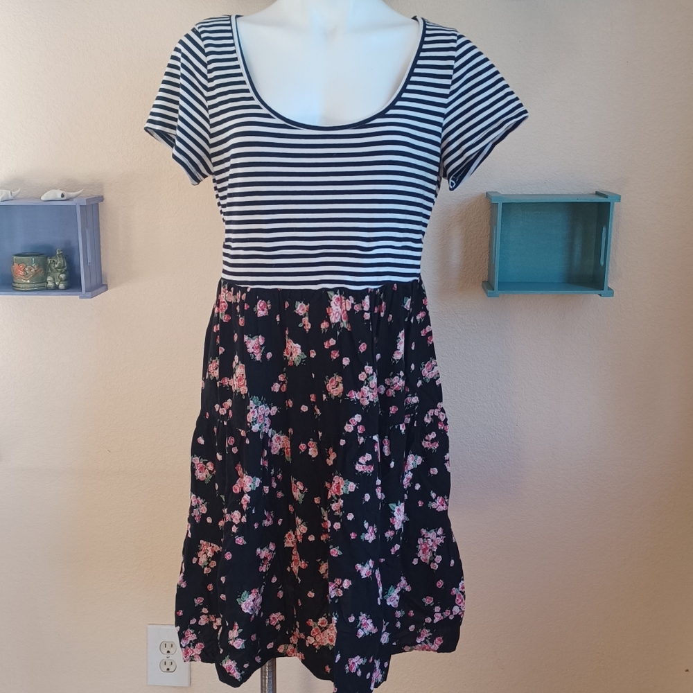 Torrid Stripe and Floral Dress Torrid size 1 (14/16)